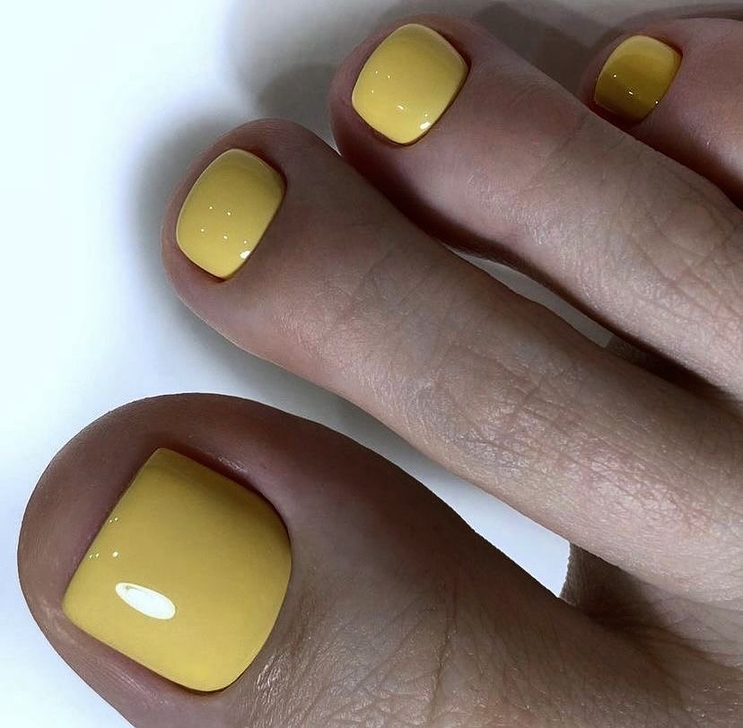 nail chân màu vàng nghệ