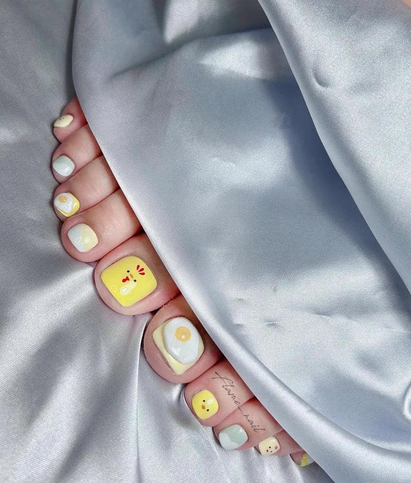 nail chân màu vàng tinh tế