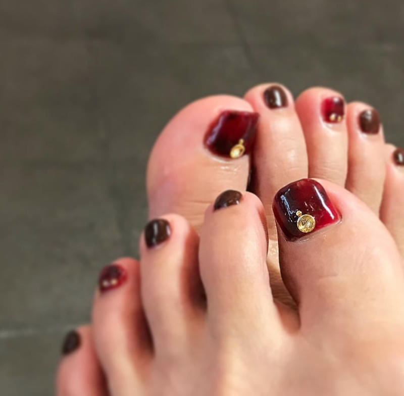 nail chân trung tuổi cực sang