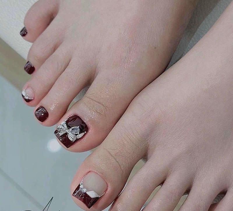 nail chân trung tuổi tinh tế nhẹ nhàng