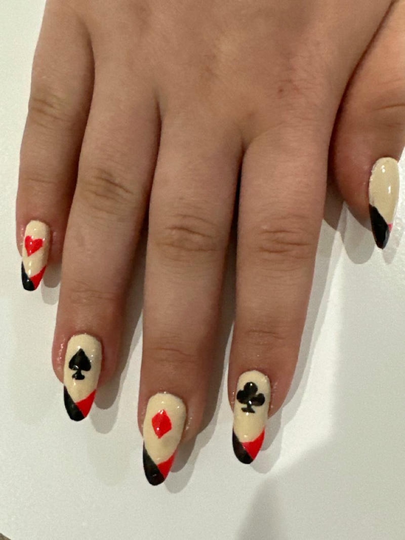 nail tay bộ bài nổi bật 2025