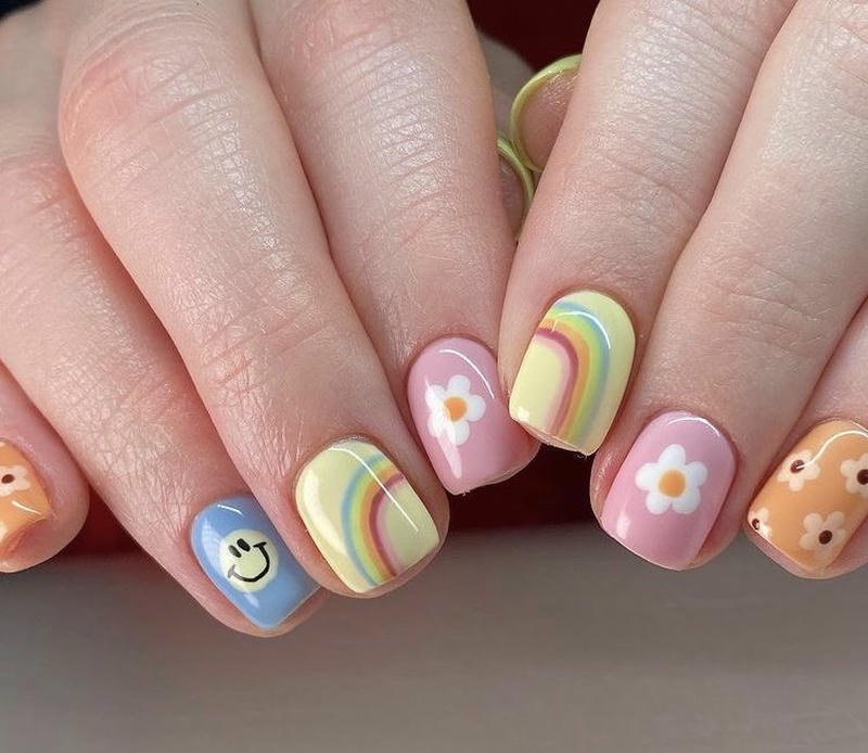 nail tay cầu vồng nổi bật cá tính