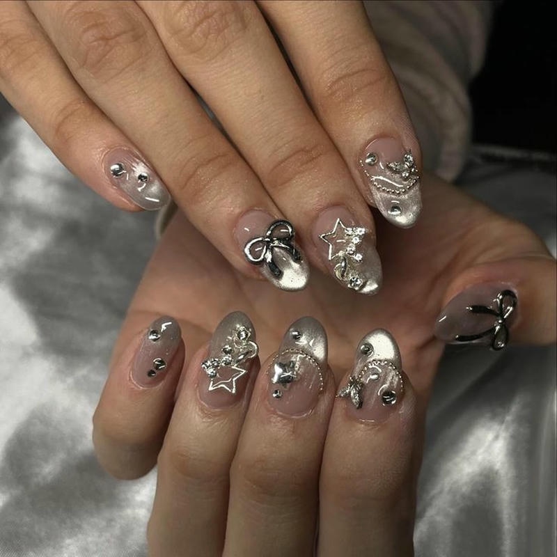 nail tay màu bạc cực xinh xắn