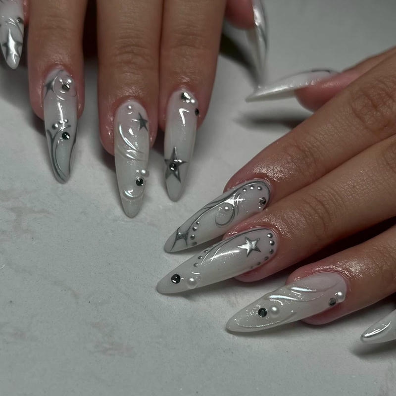 nail tay màu bạc đơn giản