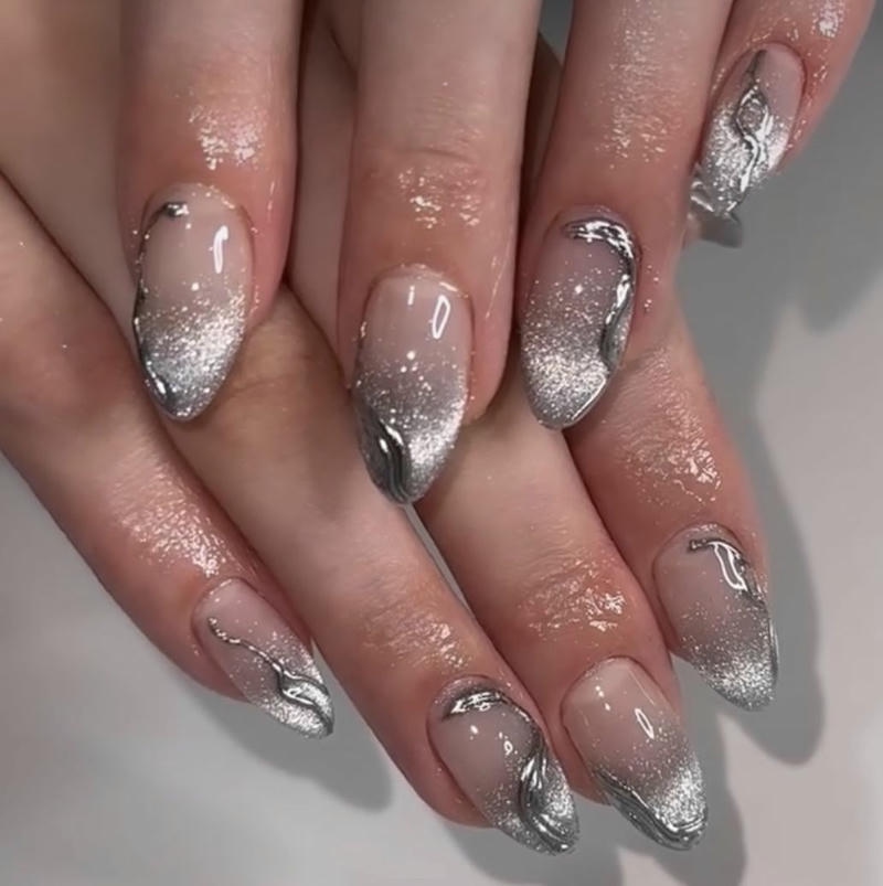 nail tay màu bạc mới nhất