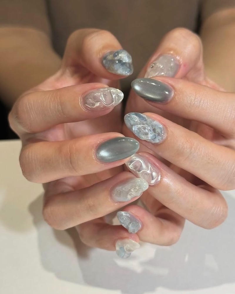 nail tay màu bạc nổi bật sang chảnh