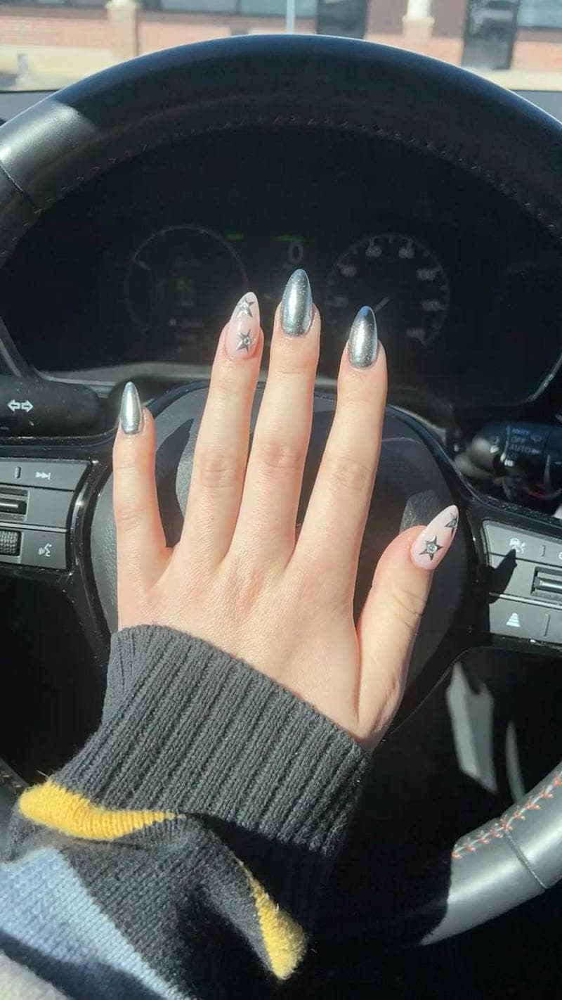 nail tay màu bạc thời thượng