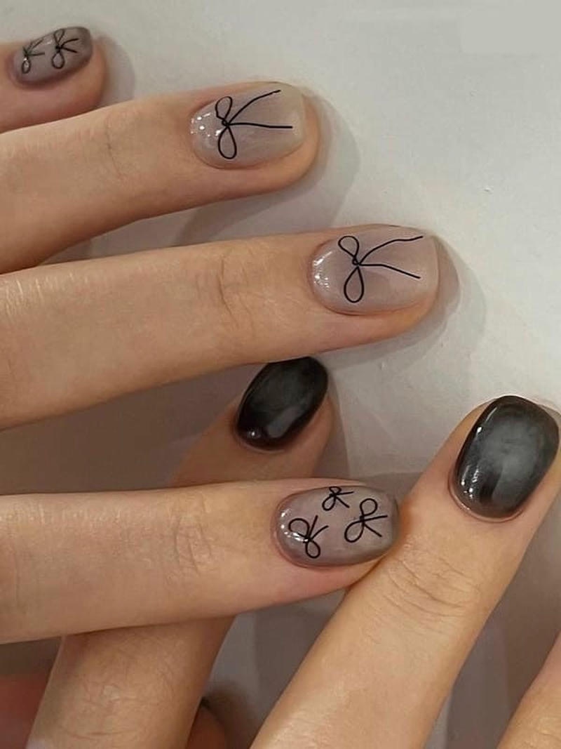nail tay màu bạc tinh tế