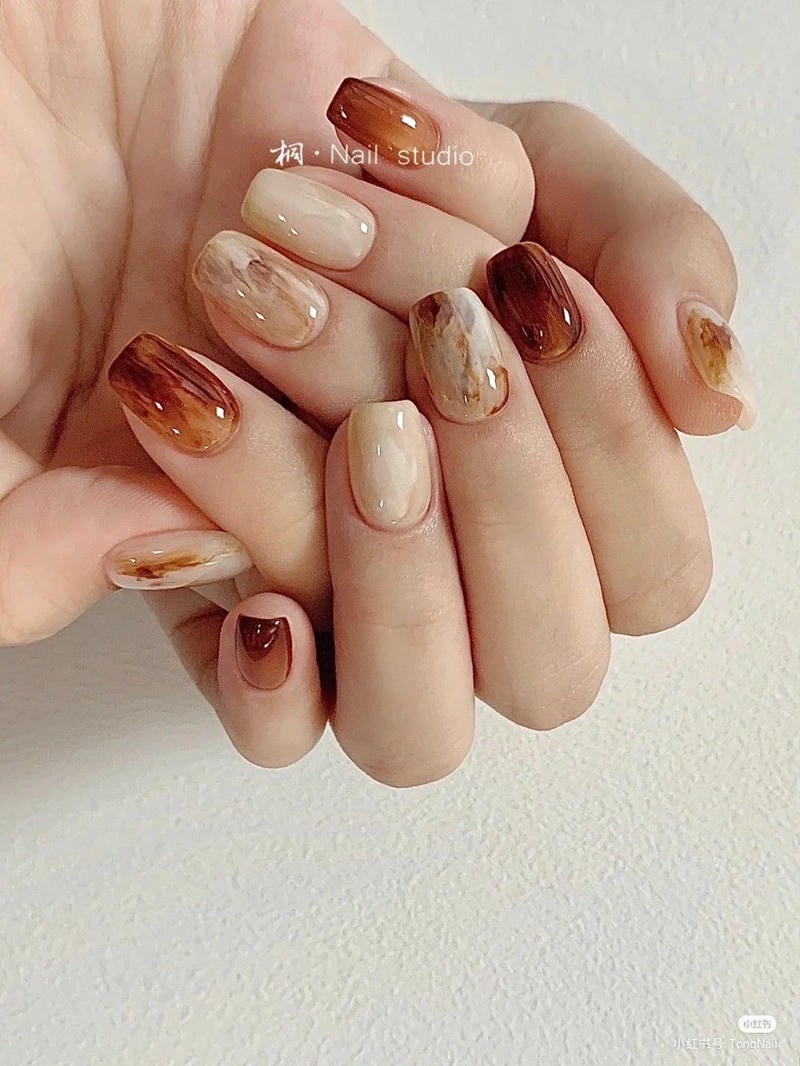 nail tay màu nâu hot trend