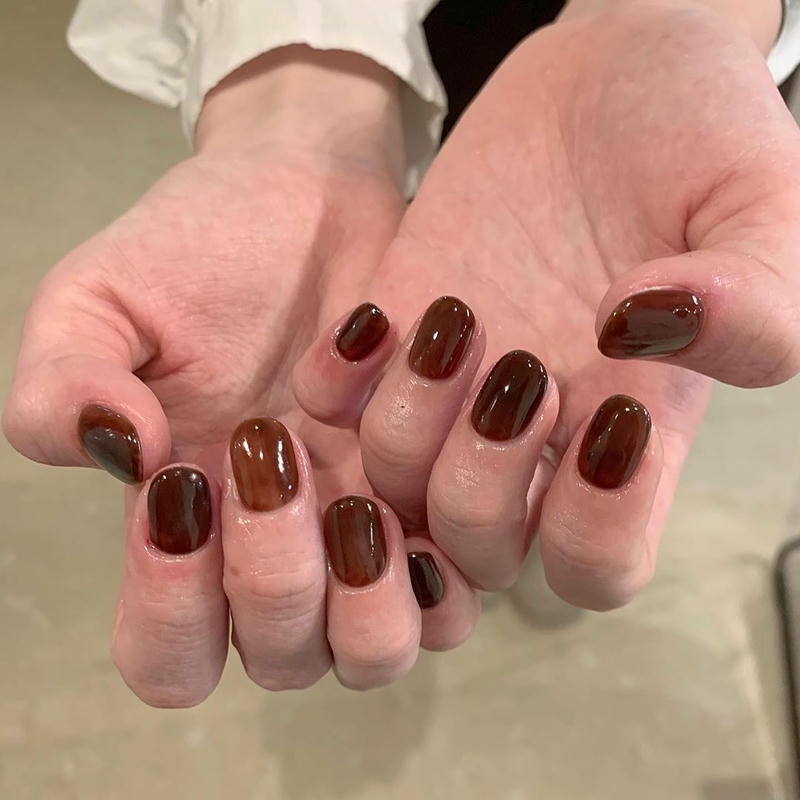 nail tay màu nâu phong cách