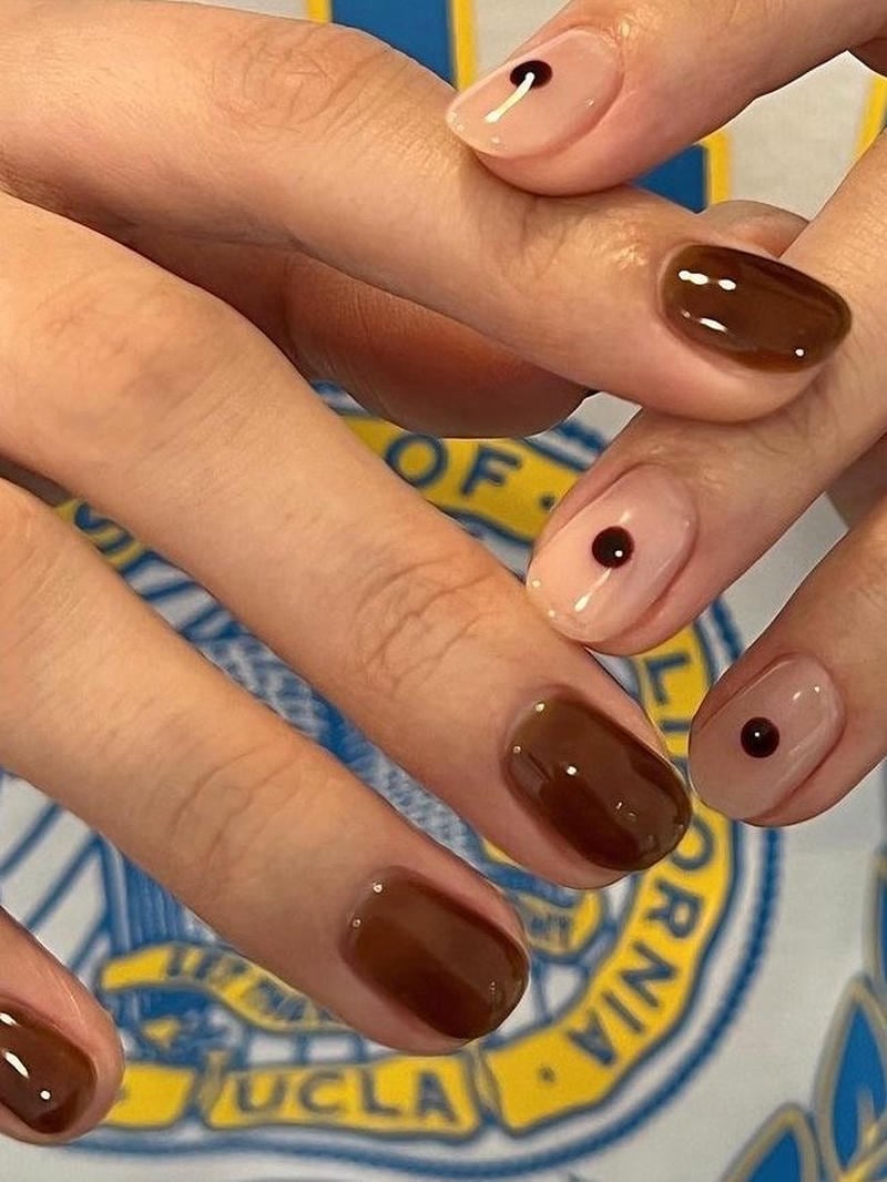 nail tay màu nâu trẻ trung