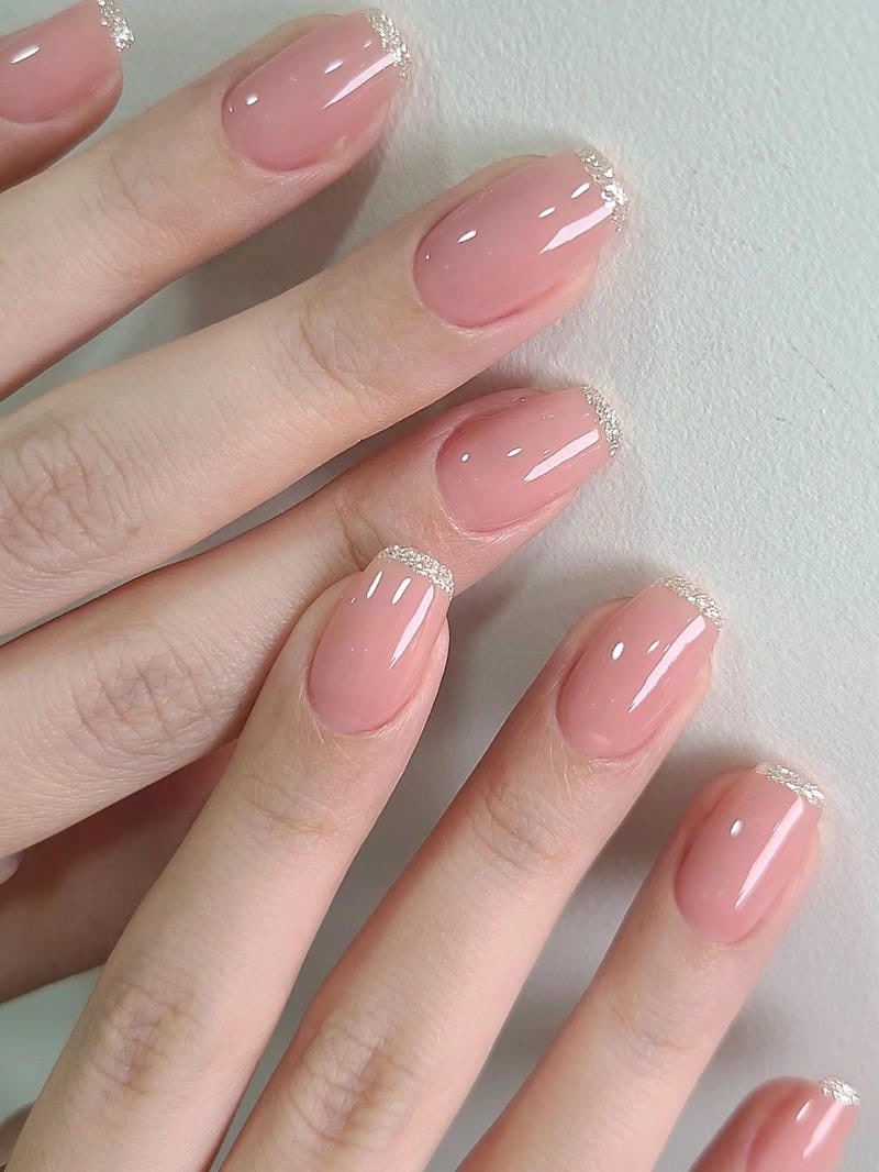 nail tay màu nude hiện đại