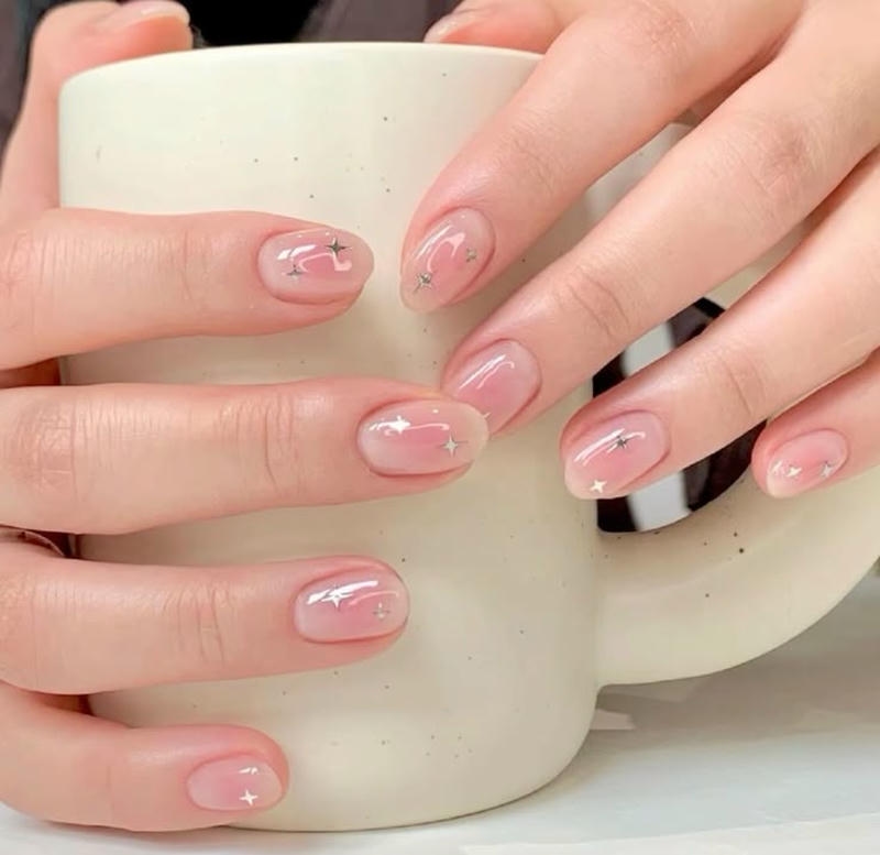 nail tay màu nude long lanh