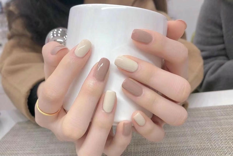nail tay màu nude nghệ thuật