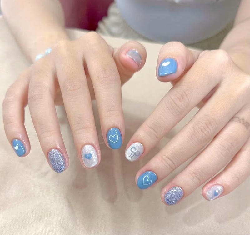 nail tay trái tim đơn giản