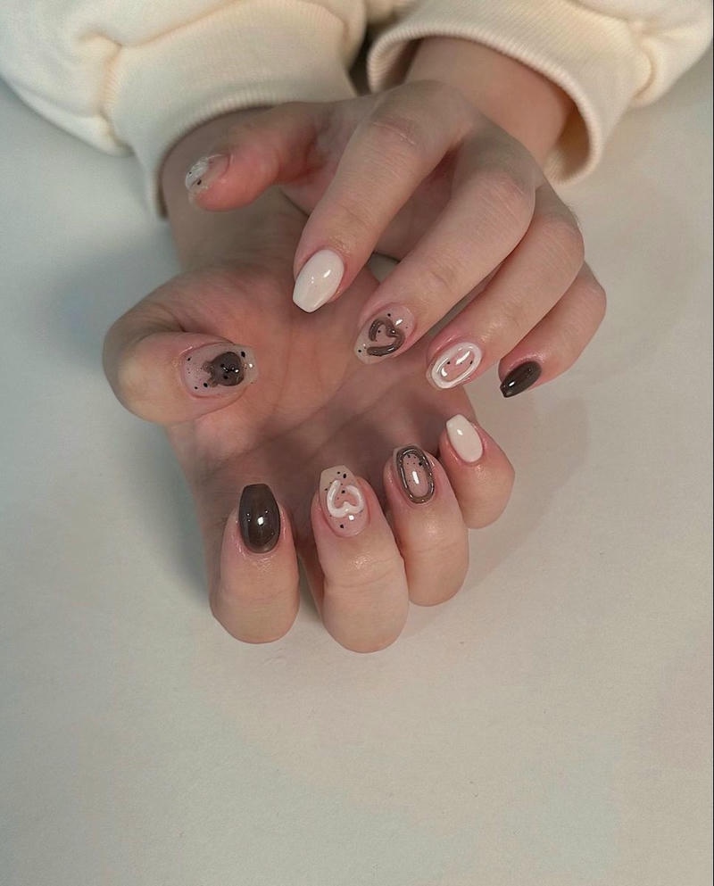 nail tay trái tim màu hồng