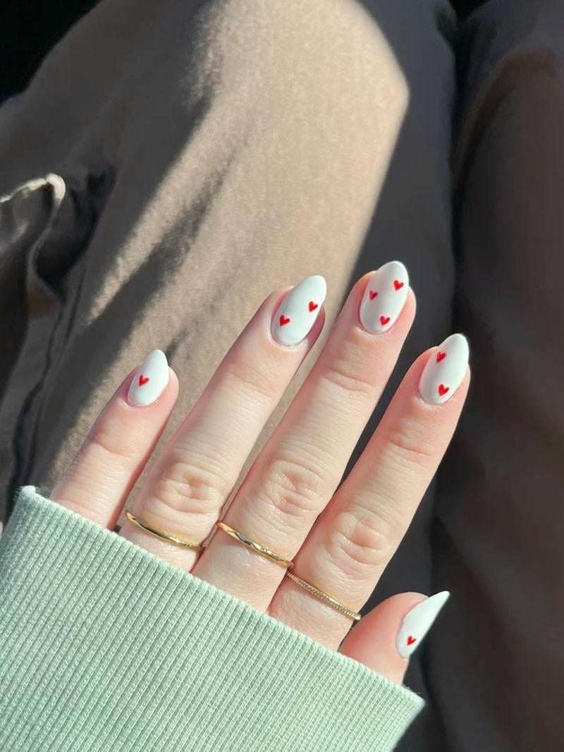 nail tay trái tim valentine