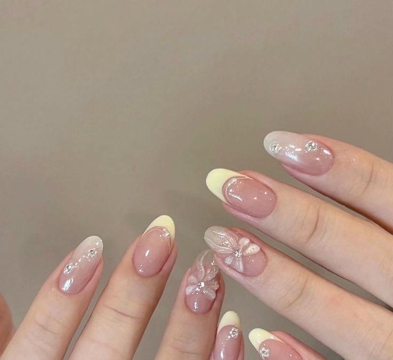 nail vẽ hoa độc đáo
