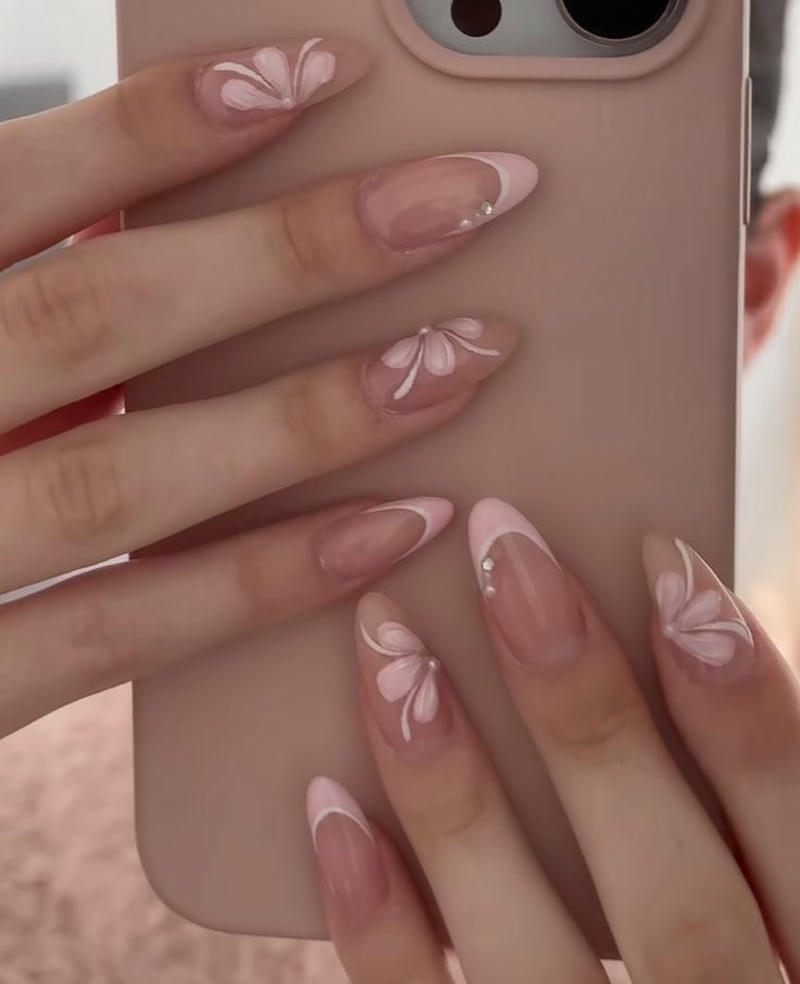 nail vẽ hoa nổi bật 2025