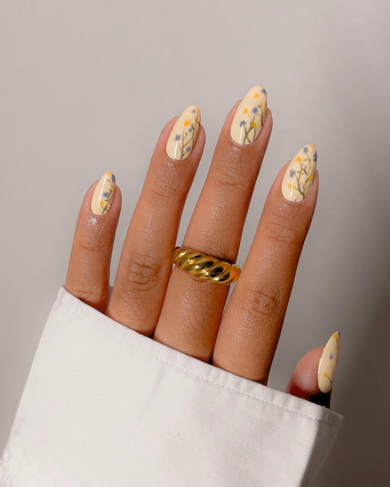 nail vẽ hoa nổi bật