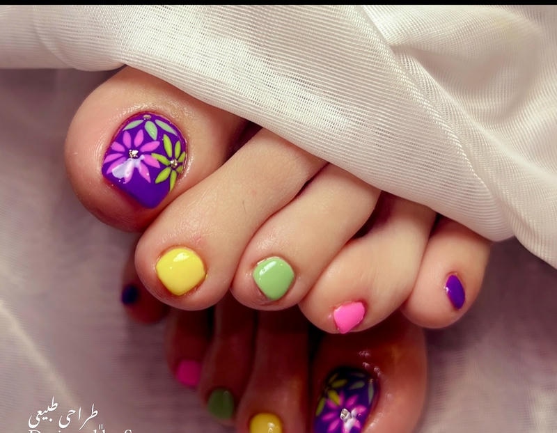 sơn nail chân đa sắc