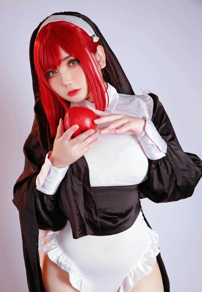 ảnh cosplay nữ tu đáng yêu