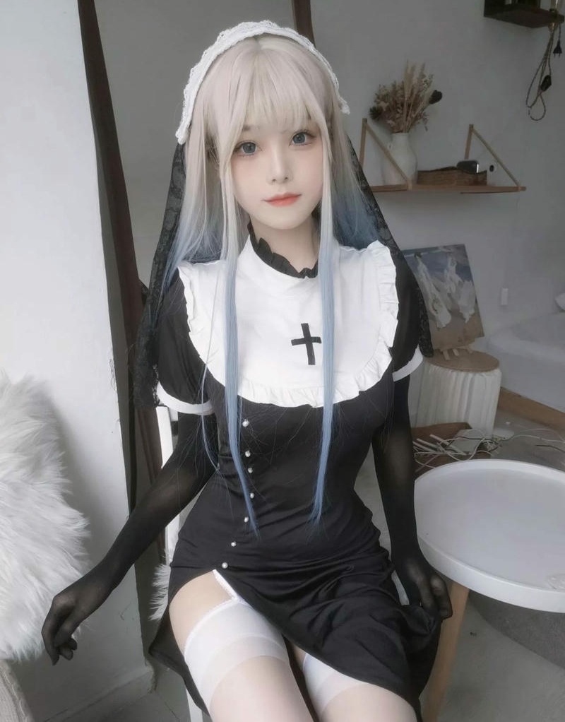 ảnh cosplay nữ tu ngọt nước