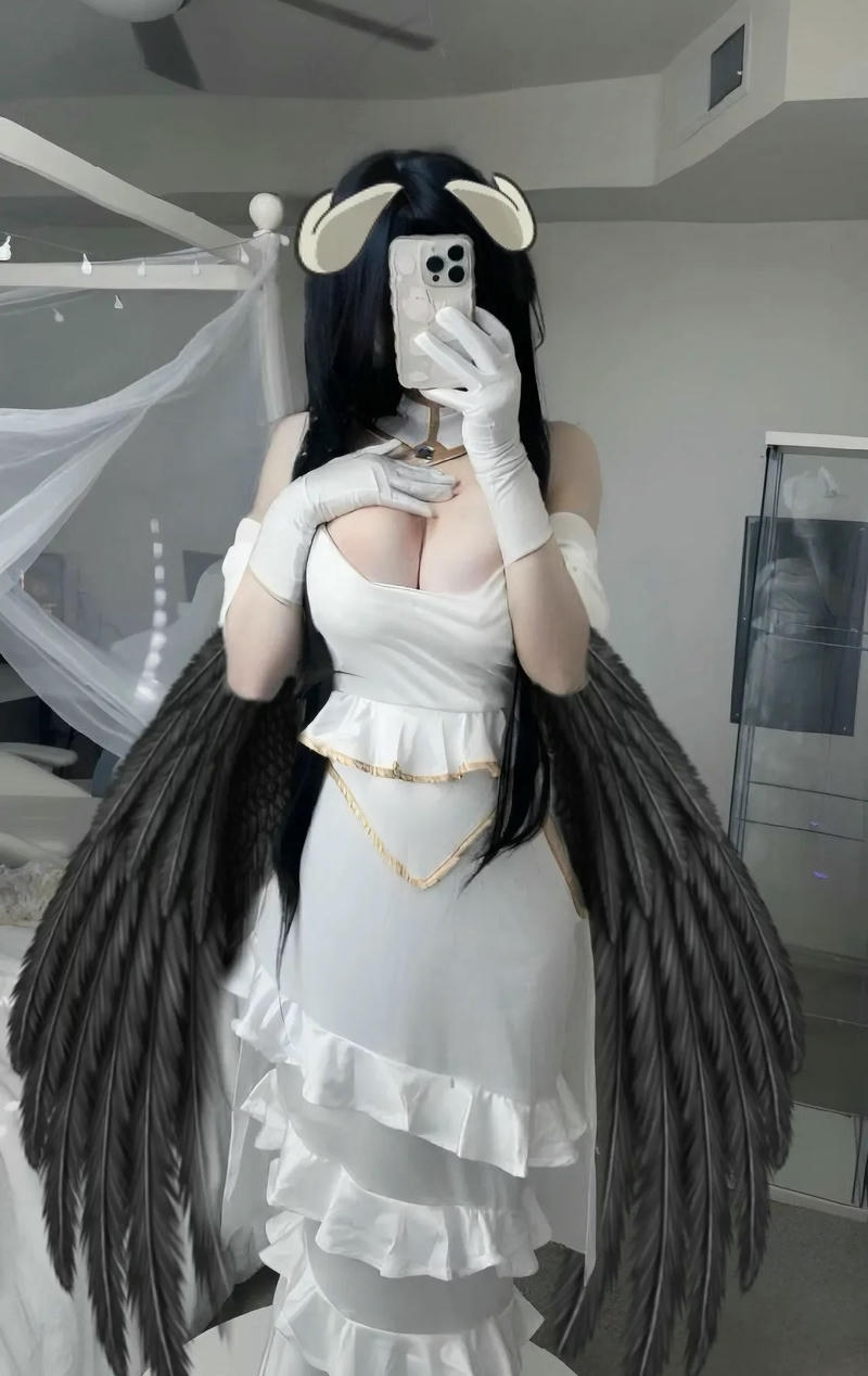 cosplay albedo ngực bự