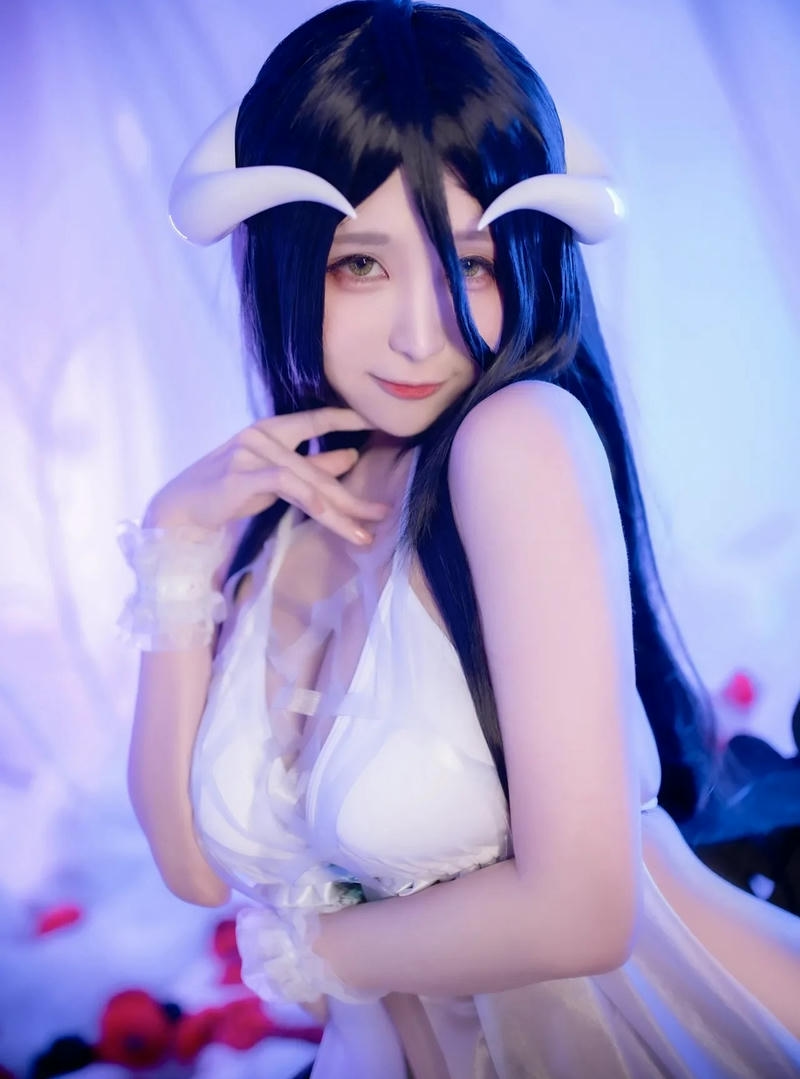 cosplay albedo thu hút