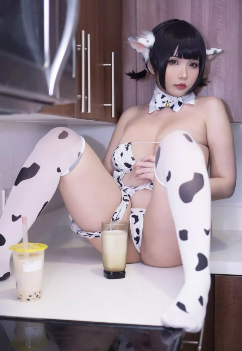 cosplay bò sữa lộ hàng