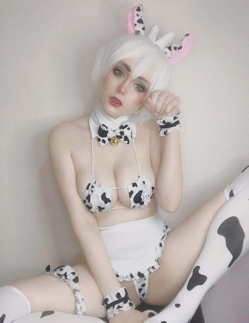 cosplay bò sữa nóng bỏng