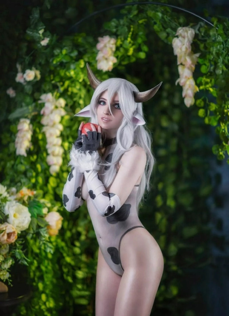 cosplay bò sữa quyến rũ
