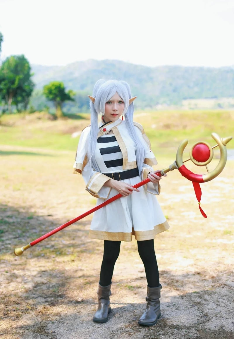 cosplay frieren chân thực
