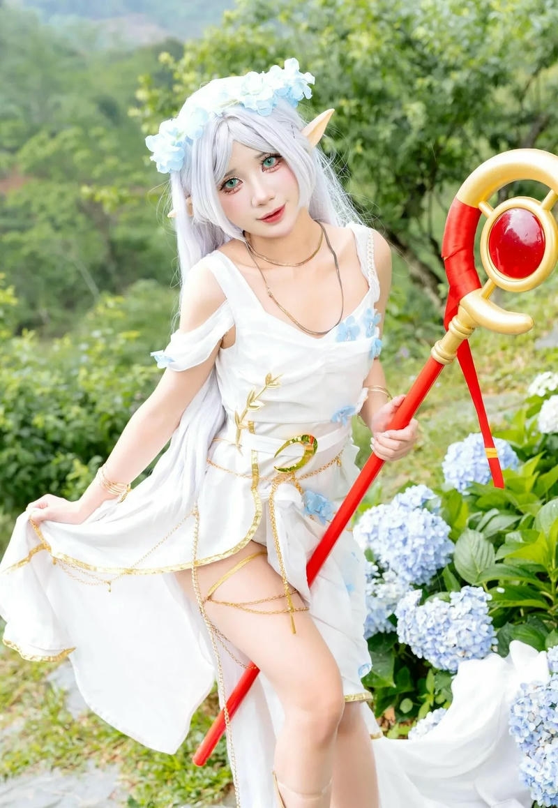 cosplay frieren cuốn hút