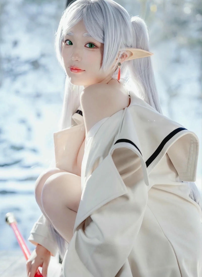 cosplay frieren lạnh lùng