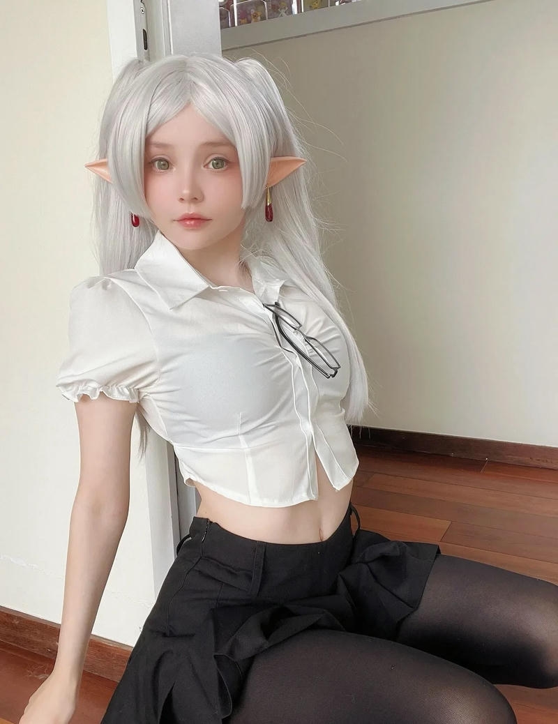 cosplay frieren ngực lớn