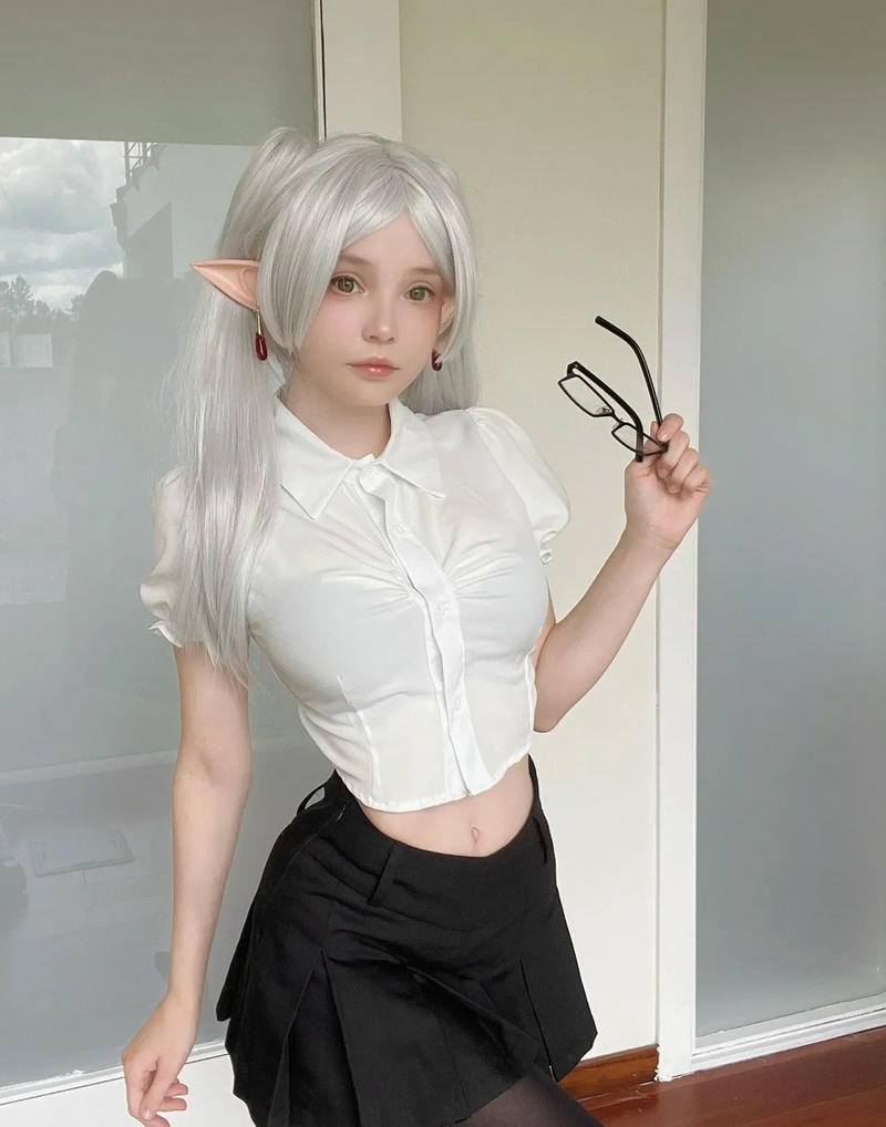 cosplay frieren vú bự