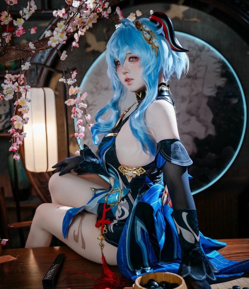 cosplay ganyu gọi khách