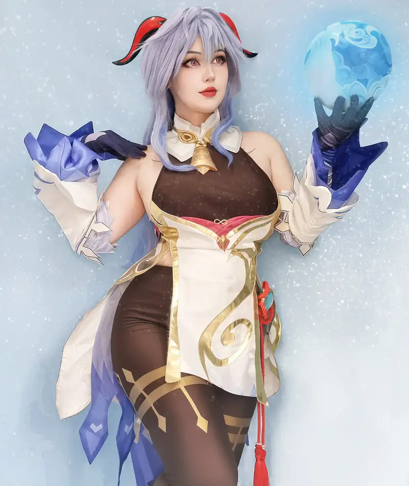 cosplay ganyu ngực bự