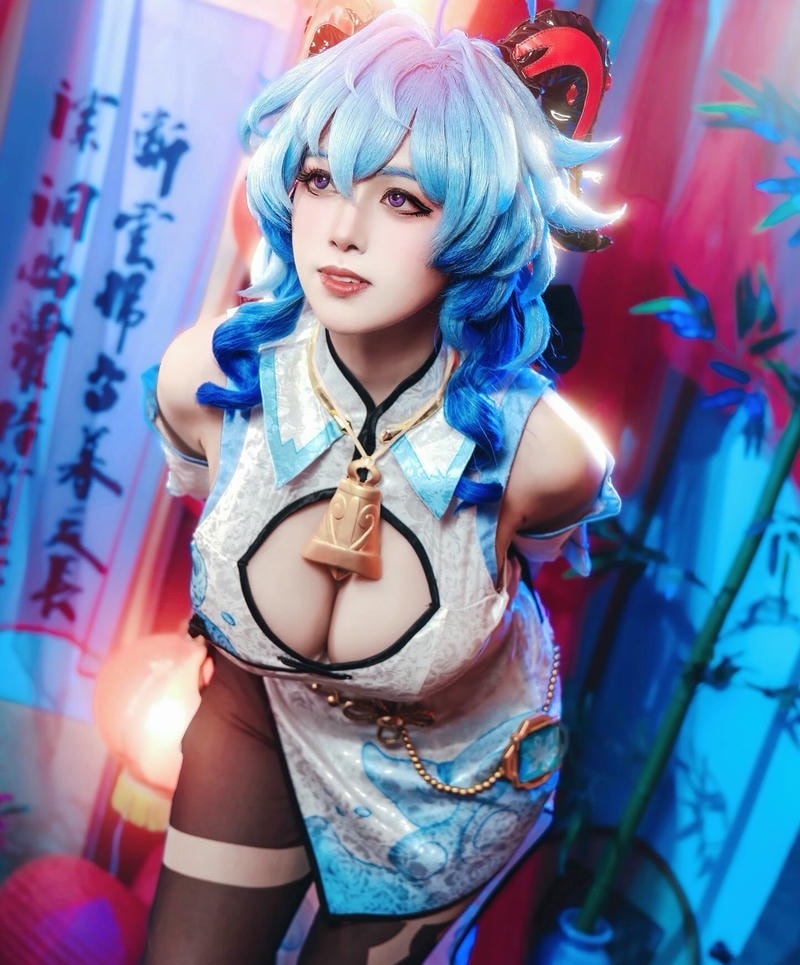 cosplay ganyu ngực to tròn