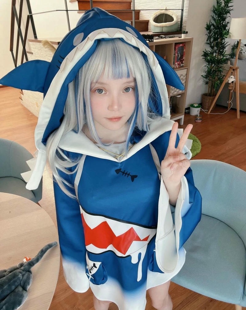 cosplay gura cute
