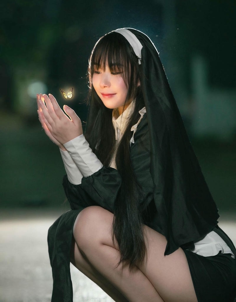 cosplay nữ tu đáng yêu