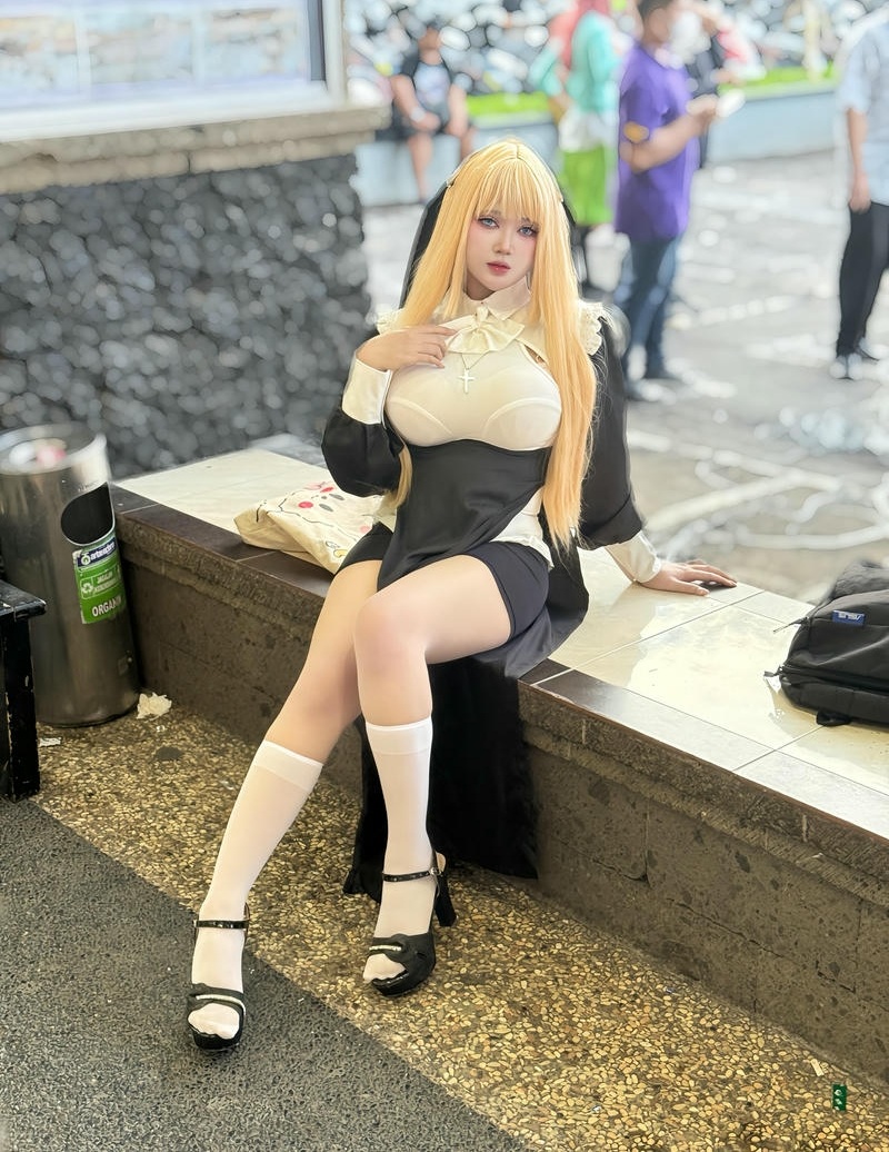 cosplay nữ tu xinh