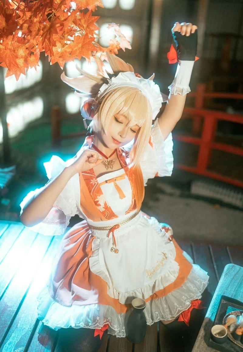 yoimiya cosplay mặc đồ hầu